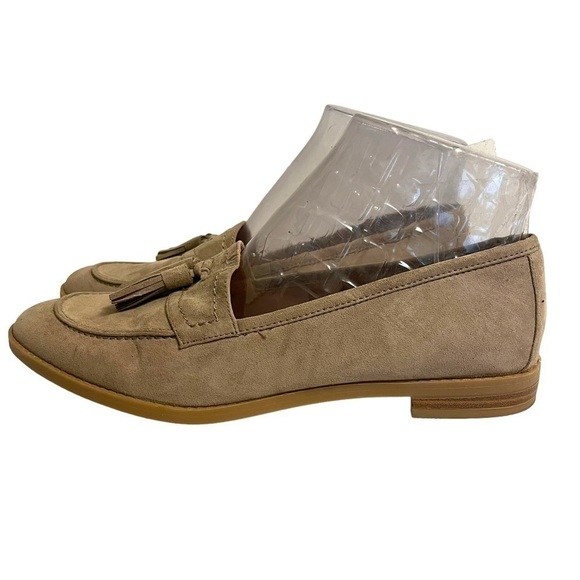 Dress Barn Madison Taupe Tan Faux Suede Tassel Flats Size 9 - Picture 2 of 11